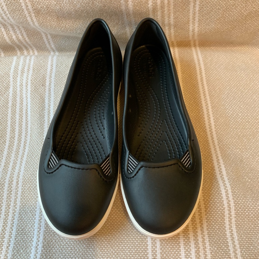 CROCS women’s flats size 8